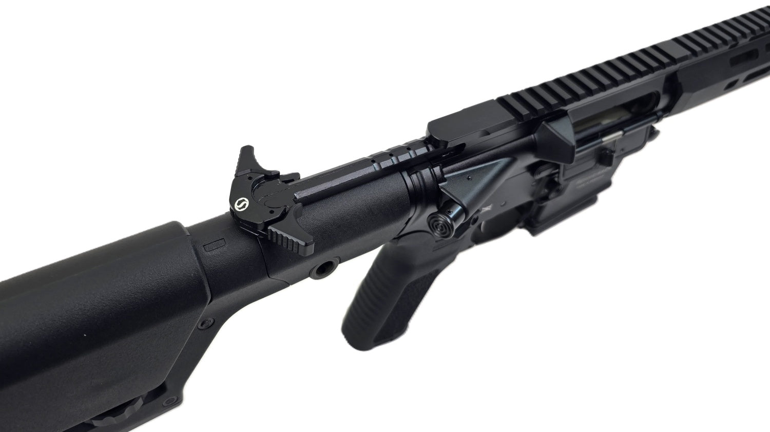 Schmeisser Gewehr, schwarz, seitliche Ansicht.