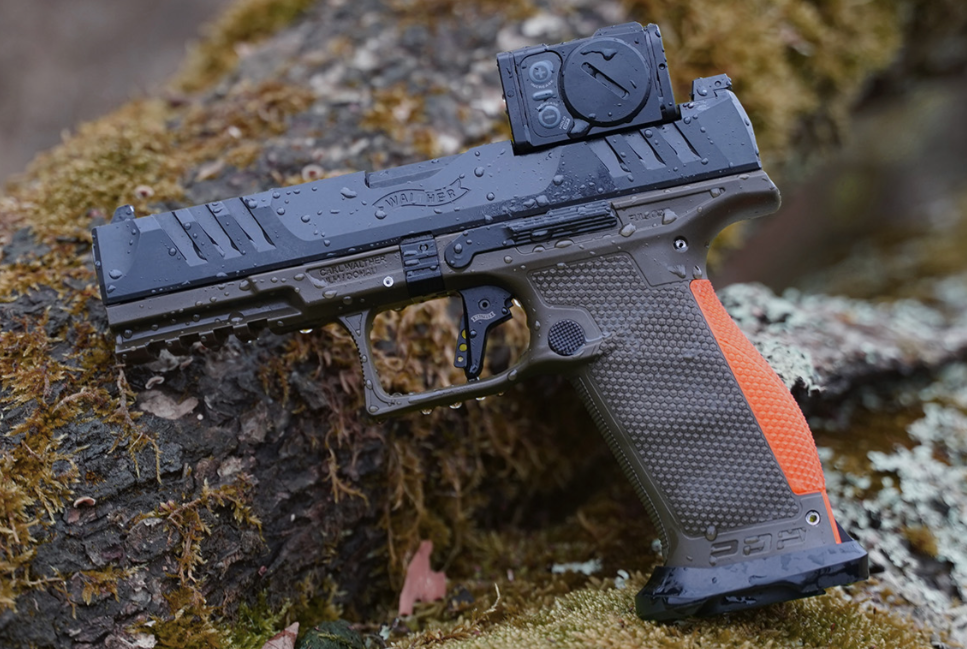 Pistole mit Reflexvisier