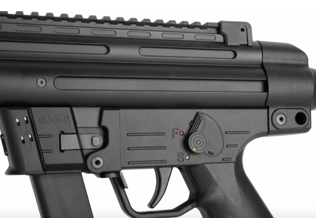 Schwarzes halbautomatisches Jagdgewehr