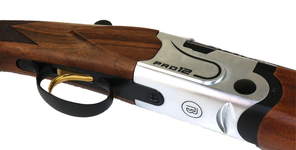 Brenner Jagdflinte mit Holzschaft.