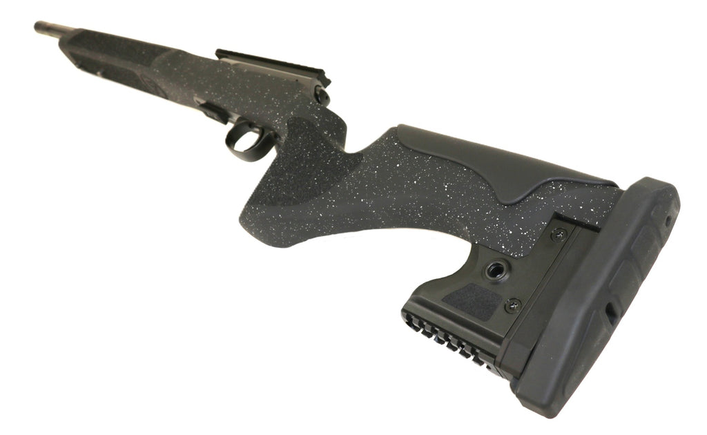 Schwarzes CZ-Gewehr mit Zielfernrohr.