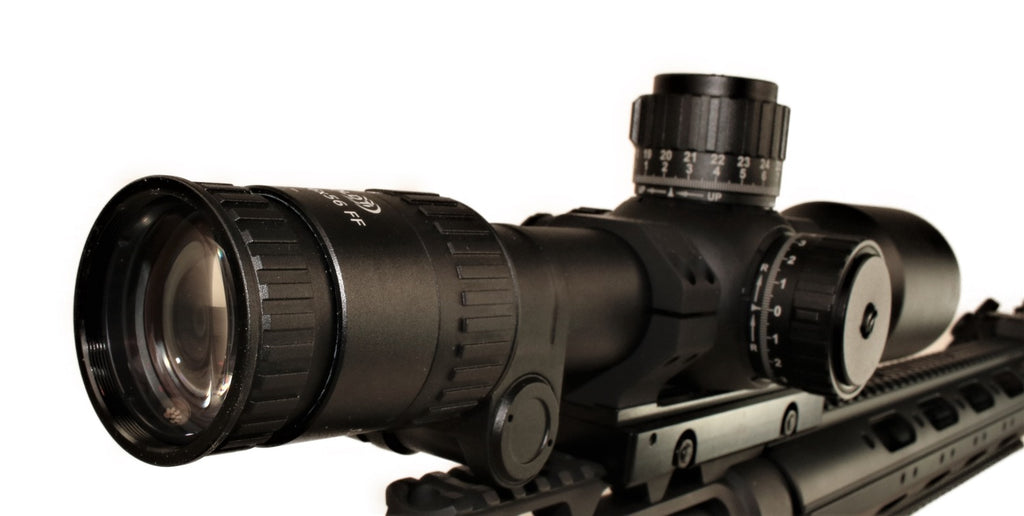 HENSOLDT Zielfernrohr auf Schiene montiert.