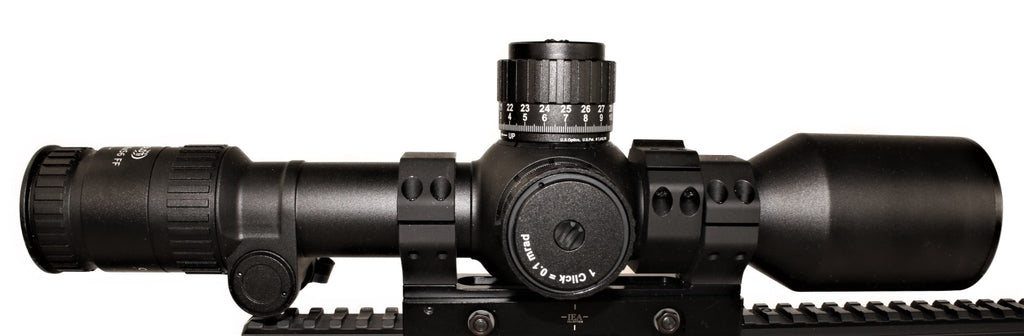 HENSOLDT Zielfernrohr auf Schiene montiert.