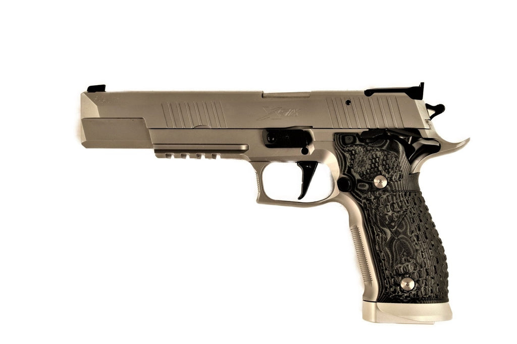 SIG SAUER Pistole, goldfarben, seitlich.