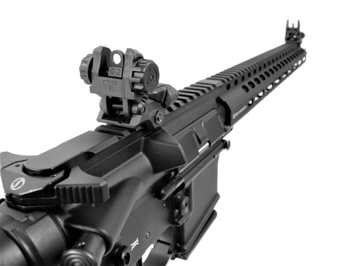 Schmeisser Gewehr, schwarz, seitliche Ansicht.