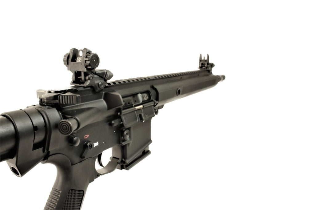 Schmeisser Gewehr, schwarz, seitliche Ansicht.