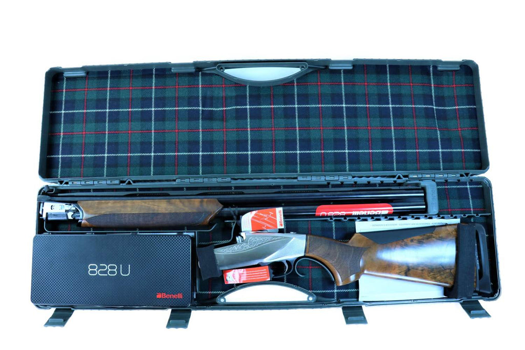 Benelli Jagdflinte mit Holzschaft.