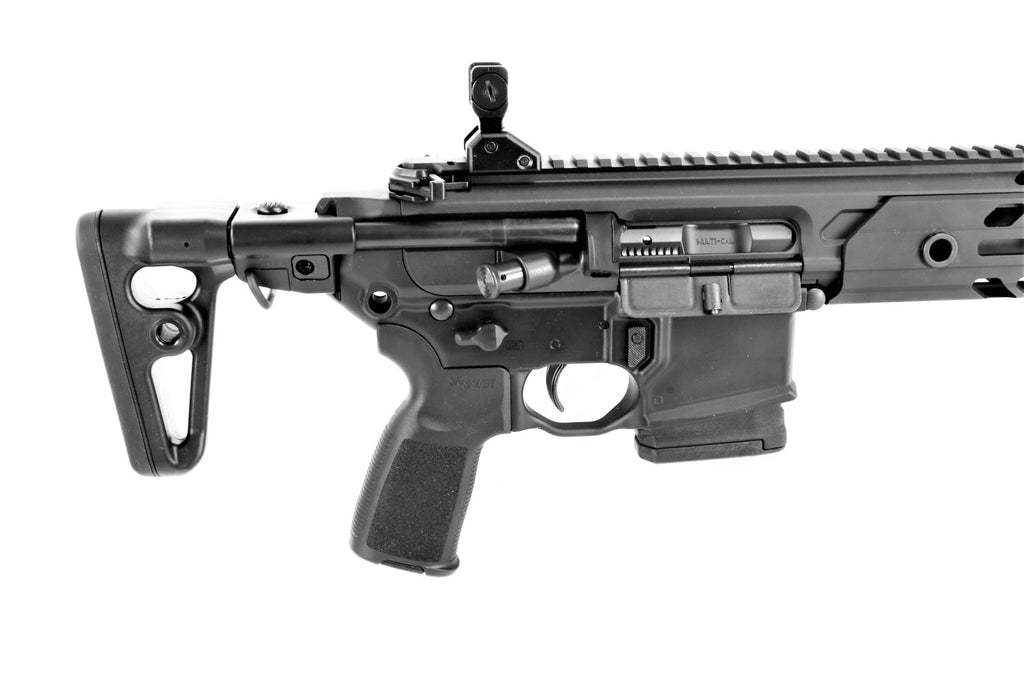 SIG SAUER Gewehr, schwarz, seitlich.