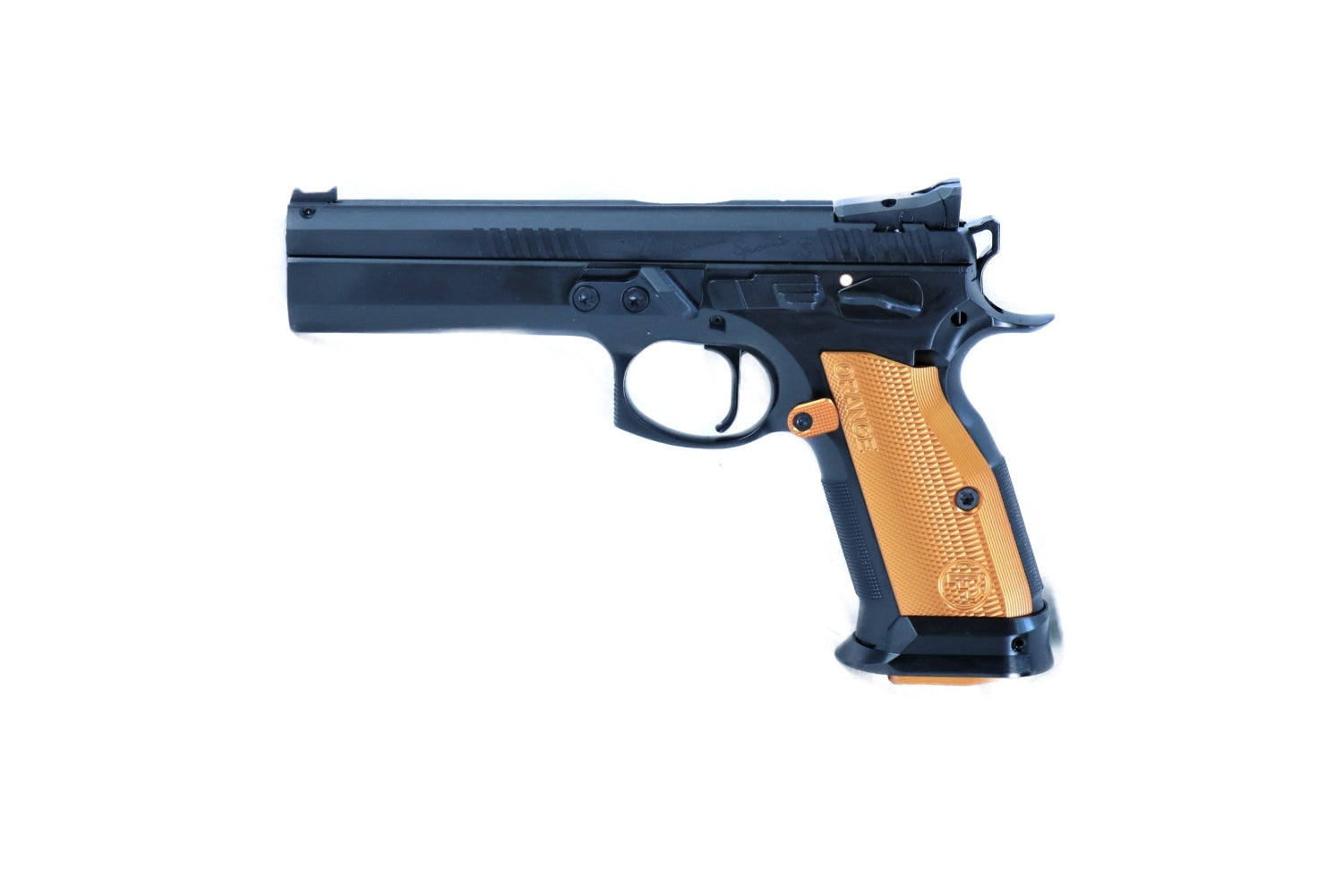 CZ-Pistole mit zwei Magazinen.