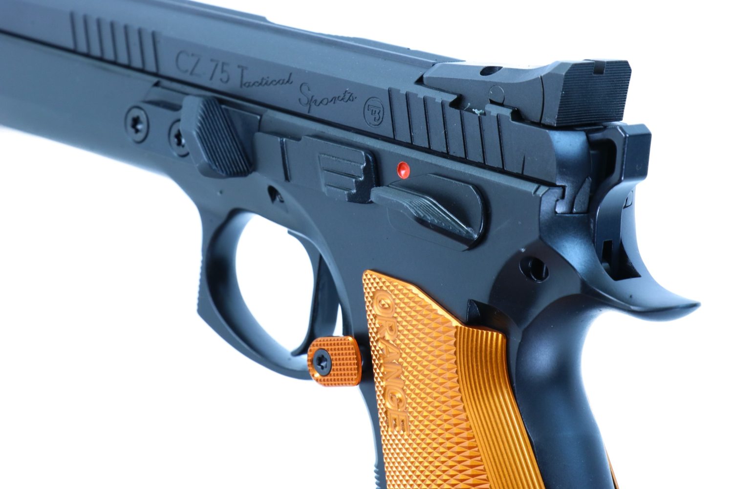 CZ-Pistole mit zwei Magazinen.