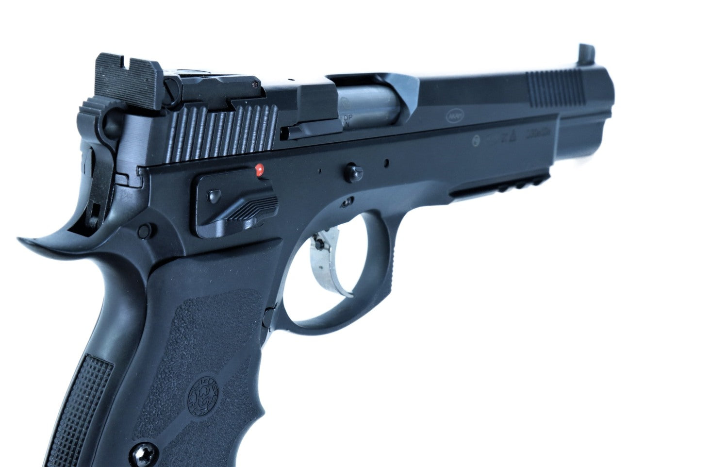 CZ-Pistole mit zwei Magazinen.