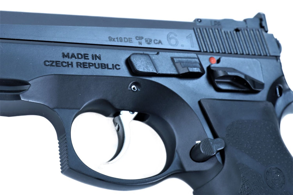 CZ-Pistole mit zwei Magazinen.