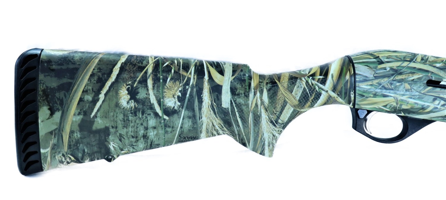 Benelli Gewehr mit Tarnmuster.