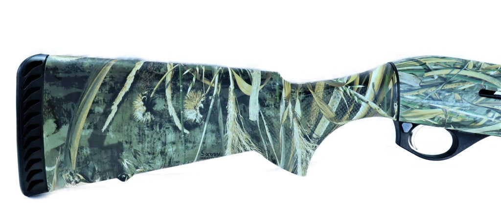 Benelli Gewehr mit Tarnmuster.