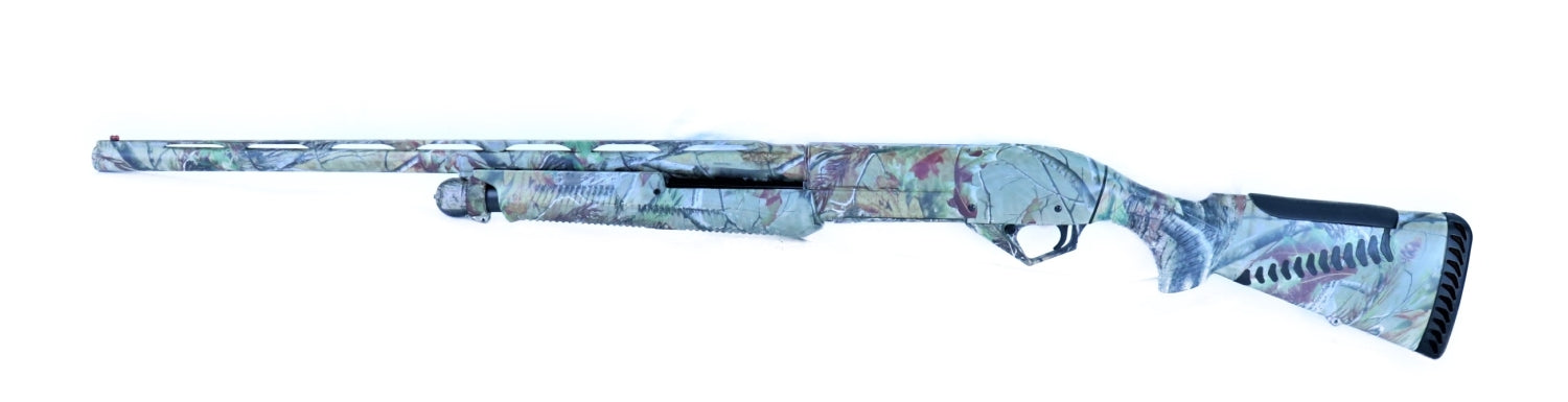 Benelli Gewehr mit Tarnmuster.