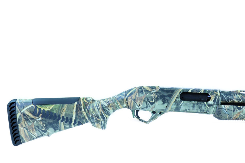 Benelli Gewehr mit Tarnmuster.