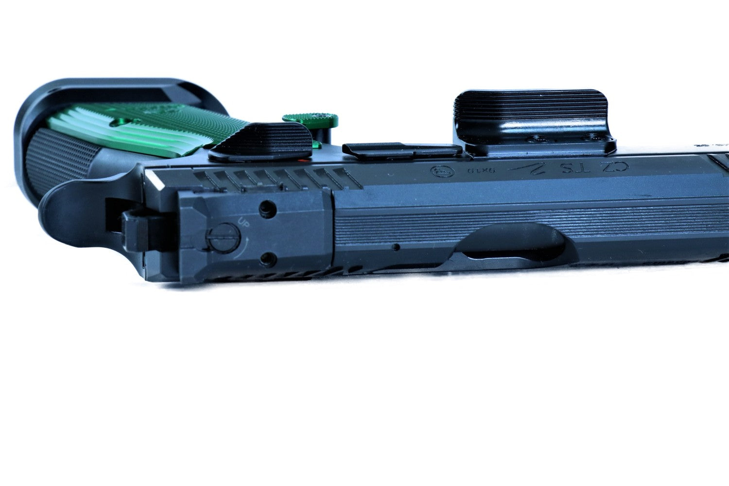 CZ Pistole mit grünem Griff.