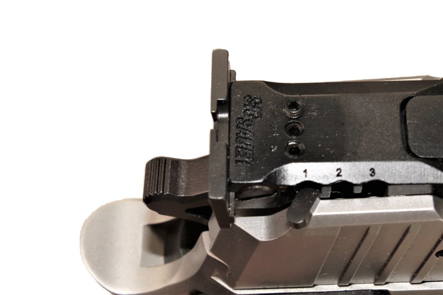 SIG SAUER Pistole mit Holzgriff.