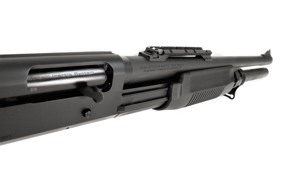 Benelli Schrotflinte, schwarze Farbe.