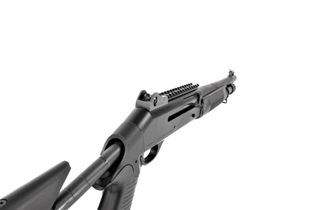 Benelli Schrotflinte mit Pistolengriff.