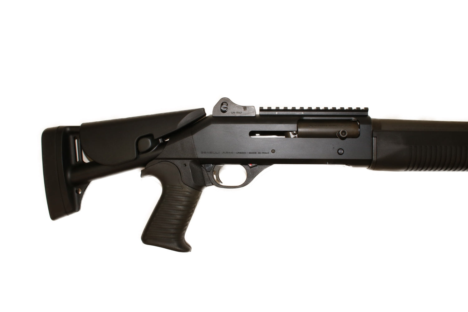 Benelli Schrotflinte, schwarz, seitlich.