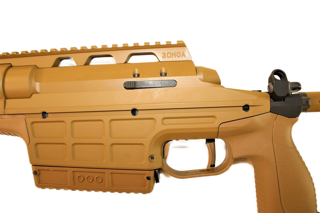 SAKO Gewehr, braun, seitliche Ansicht.