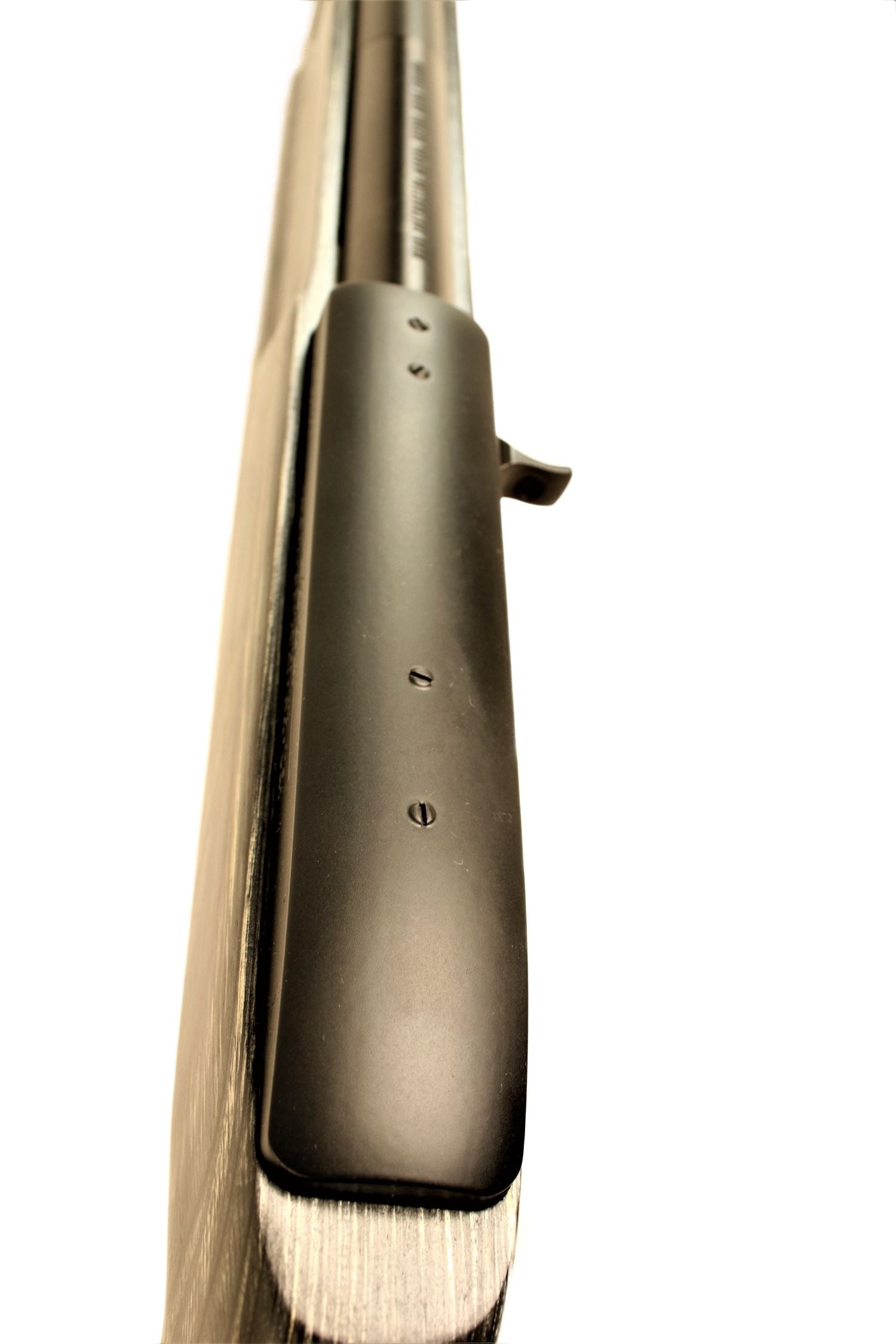 RUGER Gewehr mit Holzschaft.