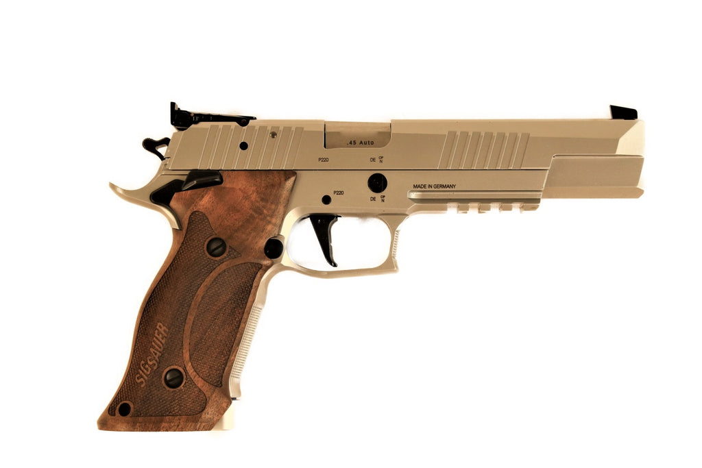 SIG SAUER Pistole, zerlegt, Holzgriff.