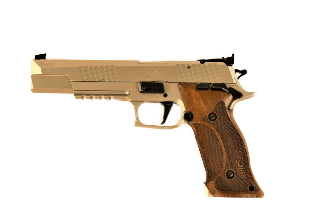 SIG SAUER Pistole, zerlegt, Holzgriff.