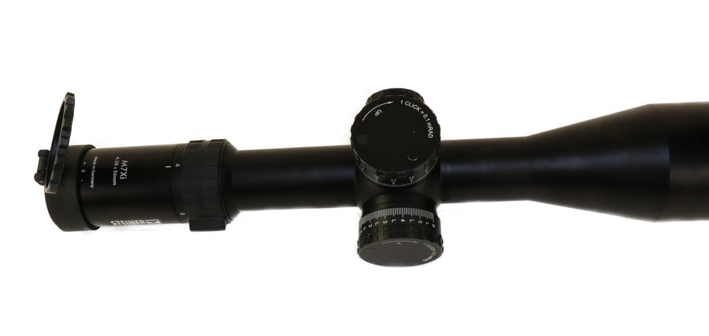 Steiner Zielfernrohr mit Schutzkappen.