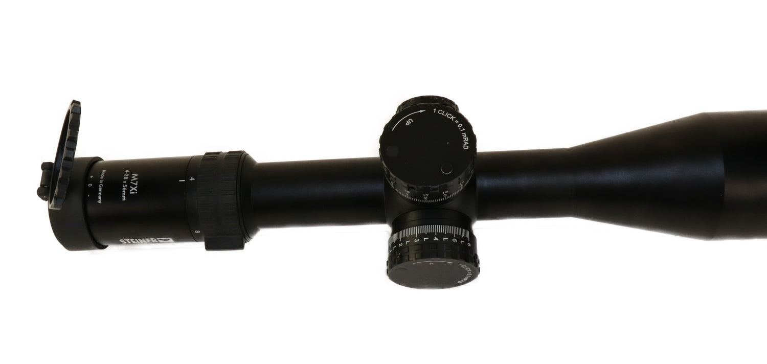 Steiner Zielfernrohr mit Schutzkappen.