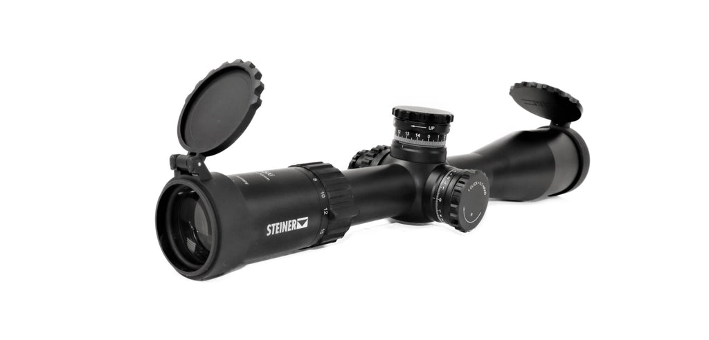 Steiner Zielfernrohr mit Schutzkappen.