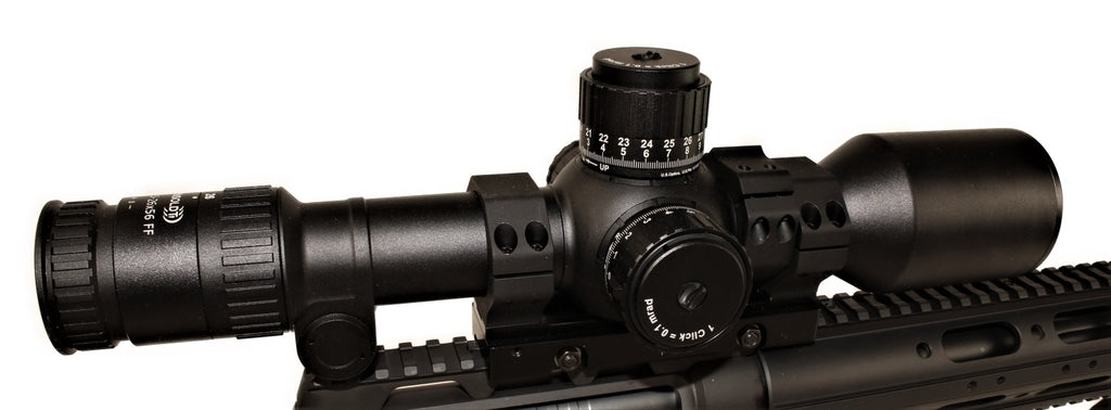 HENSOLDT Zielfernrohr auf Schiene montiert.