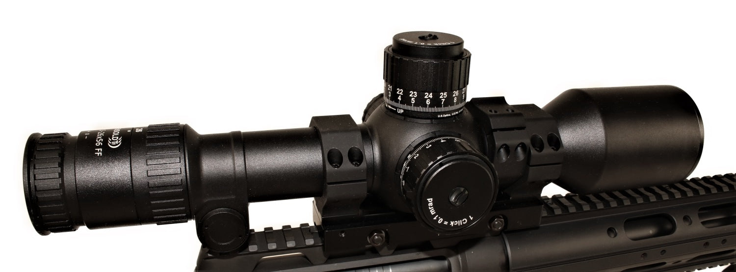 HENSOLDT Zielfernrohr auf Schiene montiert.