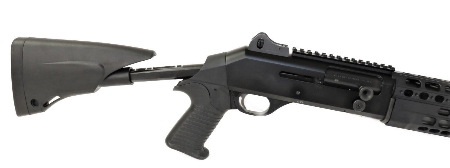 Benelli Schrotflinte, schwarz, seitlich.