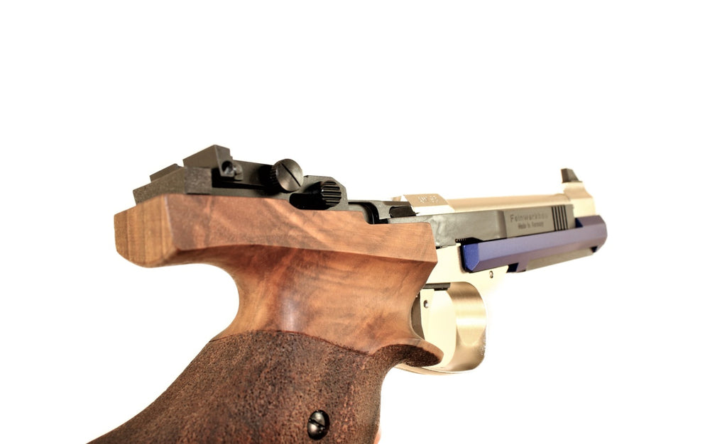 Winchester Pistole mit Holzgriff.