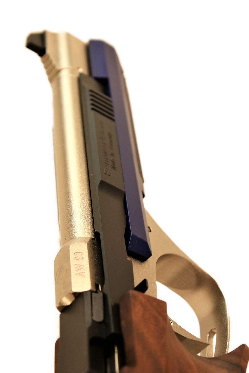 Winchester Pistole mit Holzgriff.