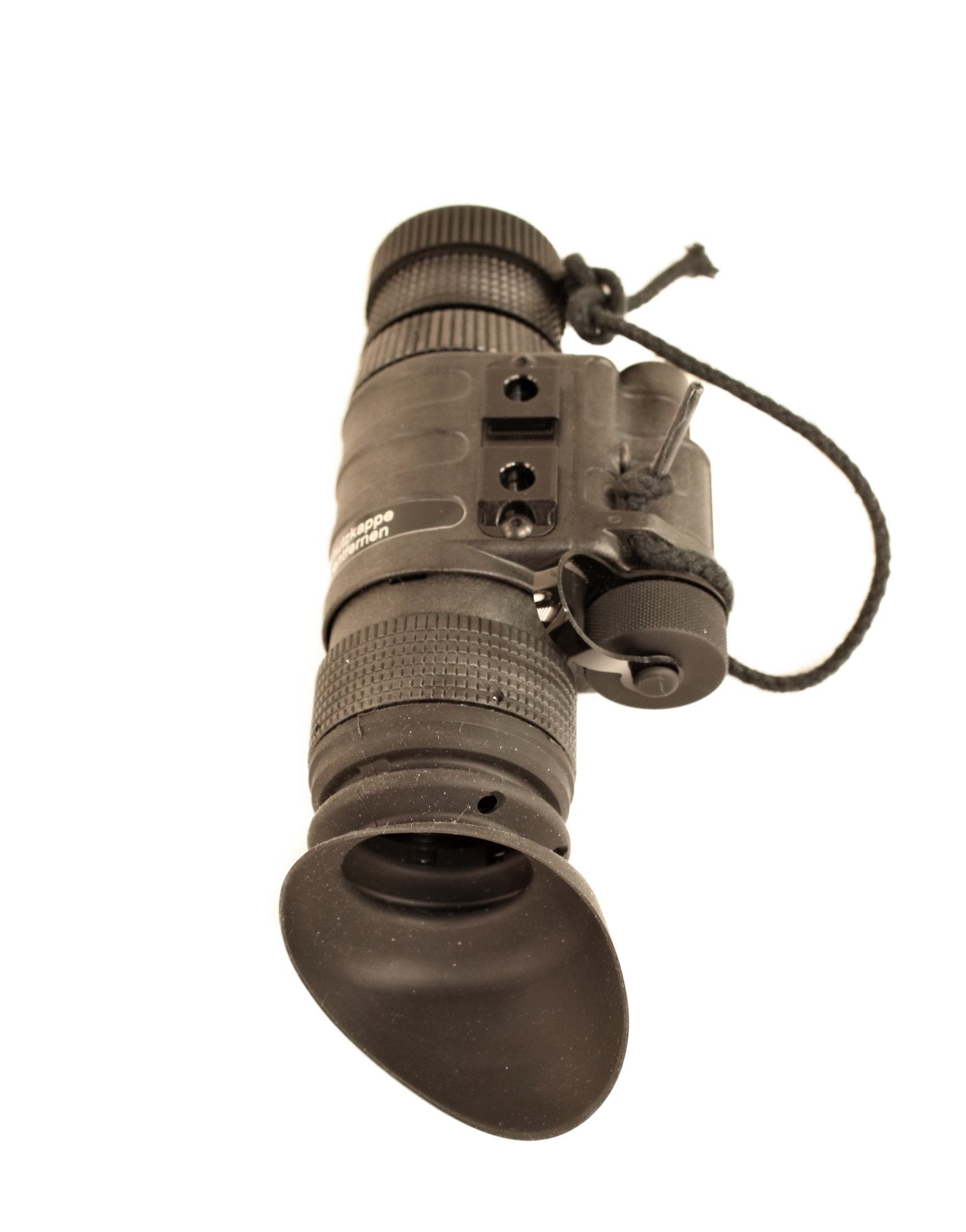 NIGHT-TRONIC Nachtsichtgerät auf Helm.