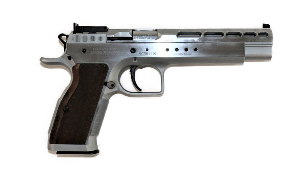 Tanfoglio Pistole mit Lüftungsschlitzen.