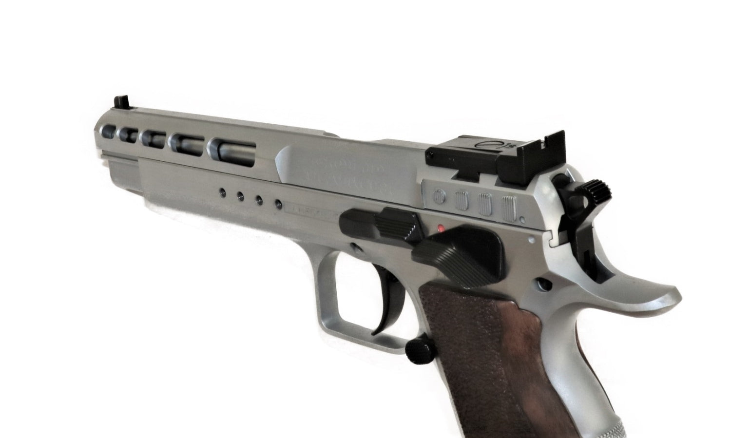 Tanfoglio Pistole mit Lüftungsschlitzen.