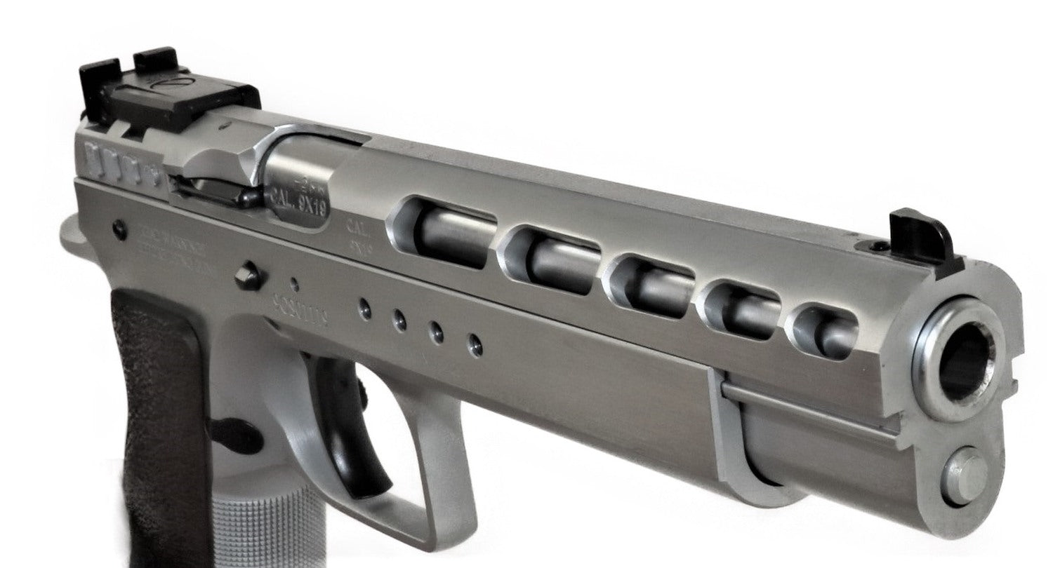 Tanfoglio Pistole mit Lüftungsschlitzen.