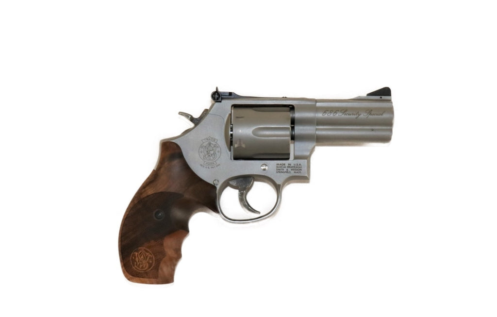 Smith & Wesson Revolver seitlich.
