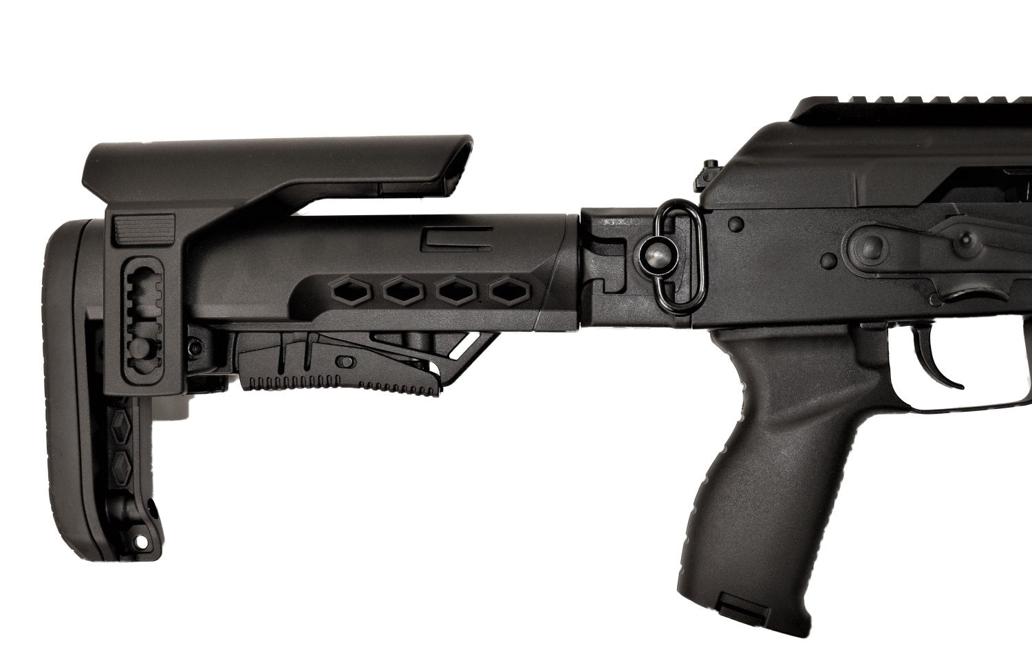 Armsan Gewehr mit Zielfernrohr.