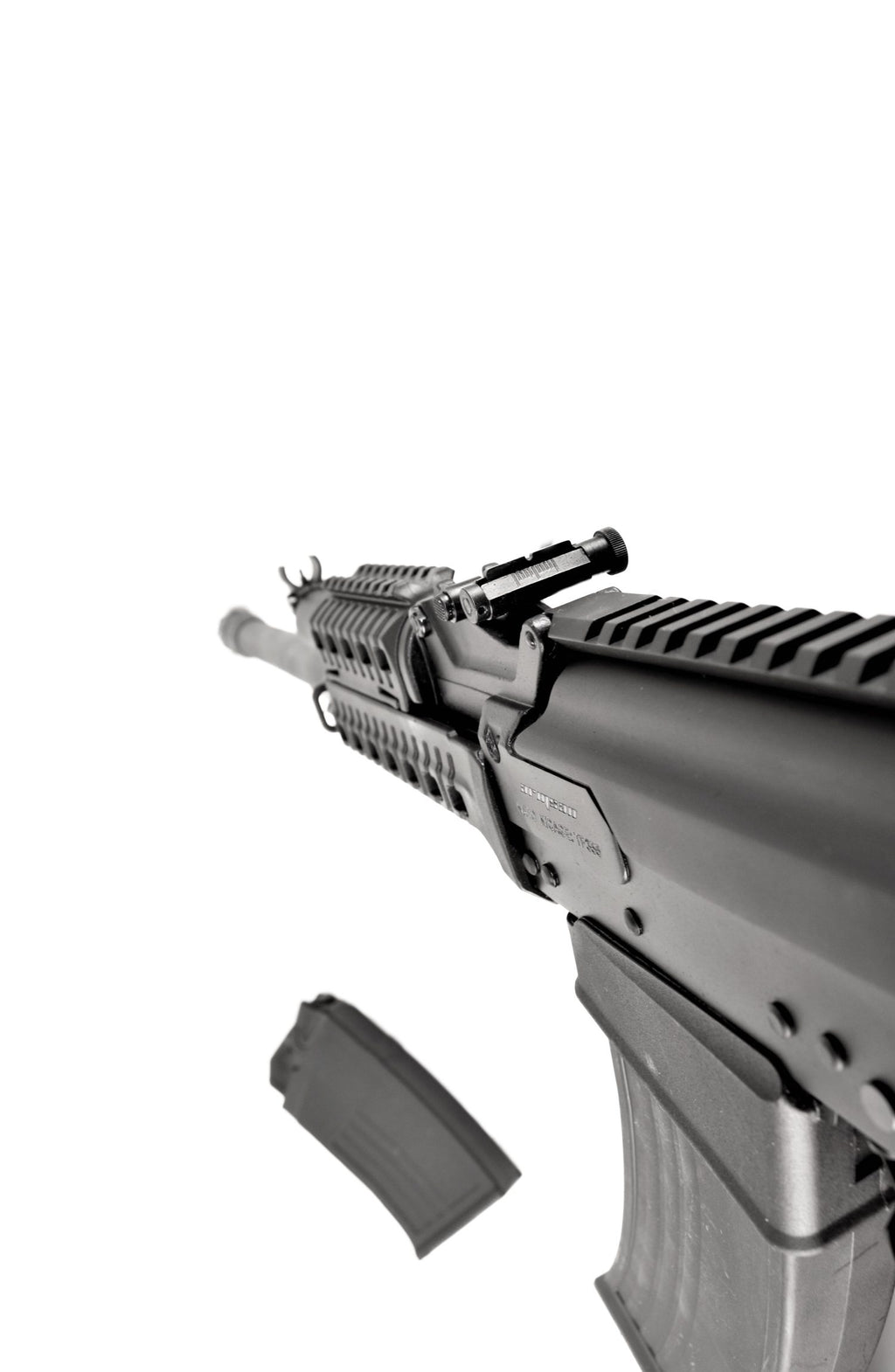 Armsan Gewehr mit Zielfernrohr.