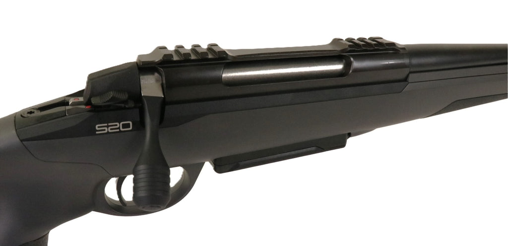 Schwarzes SAKO Gewehr seitlich Ansicht.