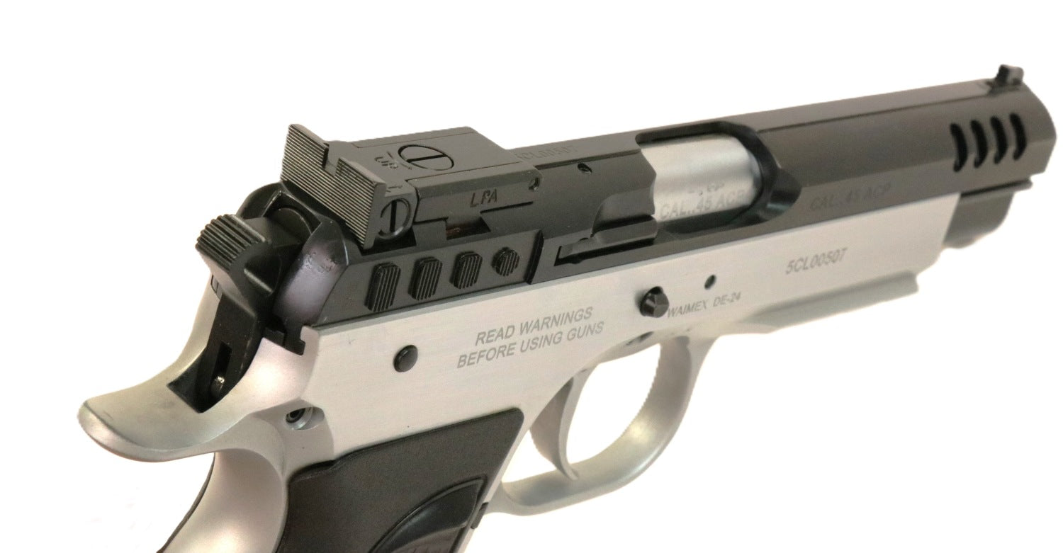 Tanfoglio Pistole in rotem Koffer.