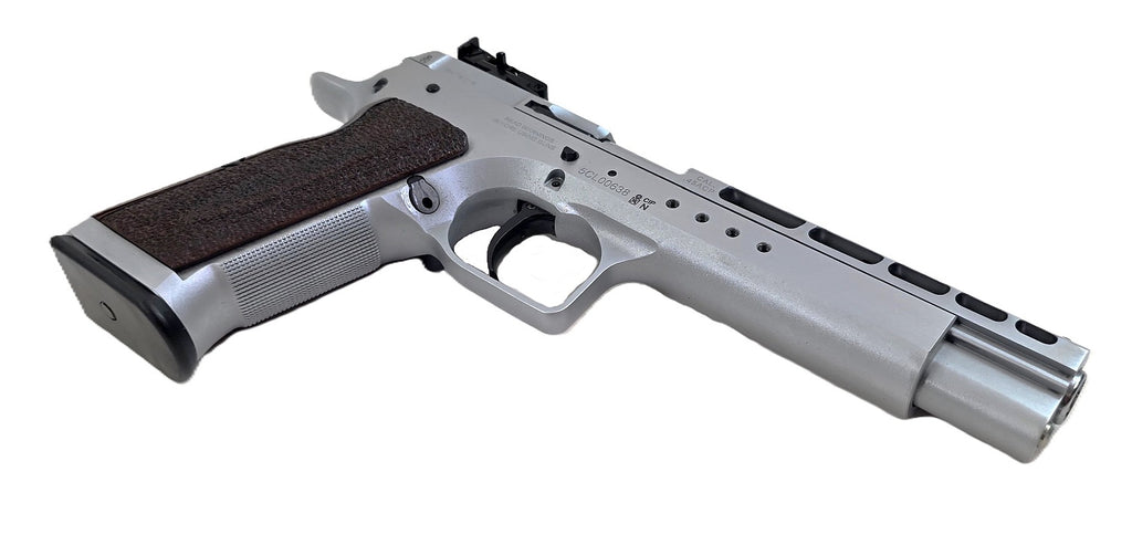 Roter Tanfoglio-Waffenkoffer, geschlossen.