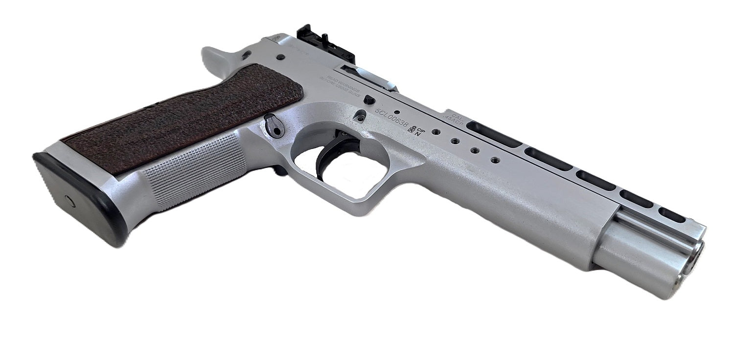 Roter Tanfoglio-Waffenkoffer, geschlossen.