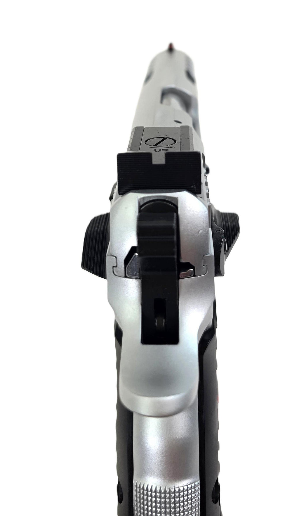 Tanfoglio Pistole, silber, schwarze Griffe.