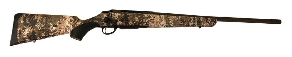 Tikka Gewehr mit Tarnmuster.